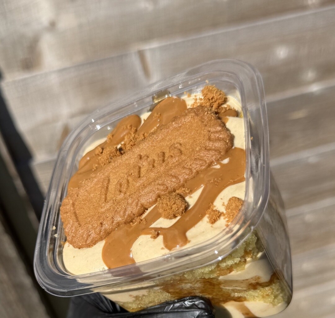 Layered cake tub with sponge and buttercream